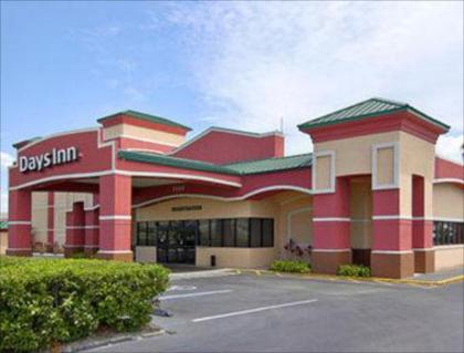 Days Inn by Wyndham Orlando Near Millenia Mall - image 1